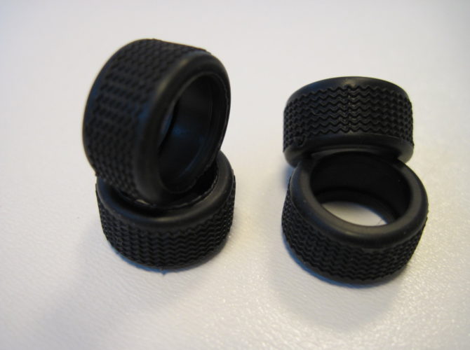Thunderslot TYC001FR CLASSIC THREADED FRONT TIRES 9mm x 18mm