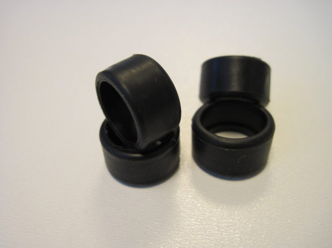 Thunderslot TYR003FR HARD LOW FRICTION FRONT TIRES 9mm x 16mm
