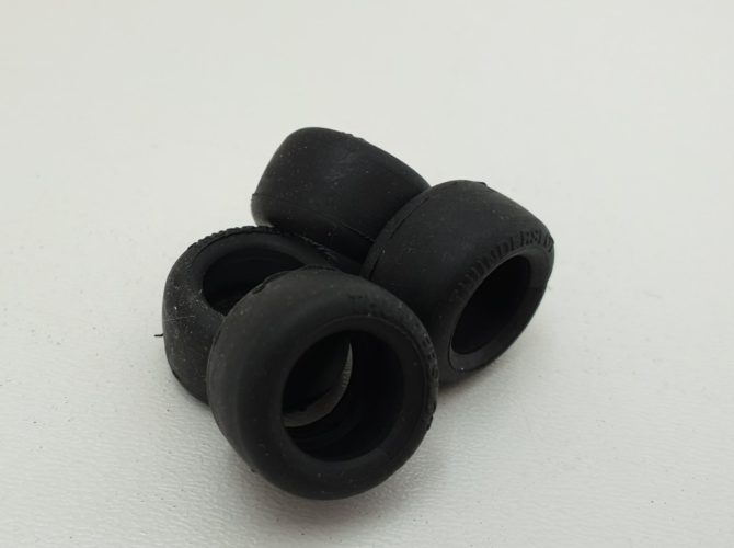 Thunderslot TYR006RS SLICK RACING REAR TIRES 10.8 x 19 MM (SUPER grip for NO grip tracks)