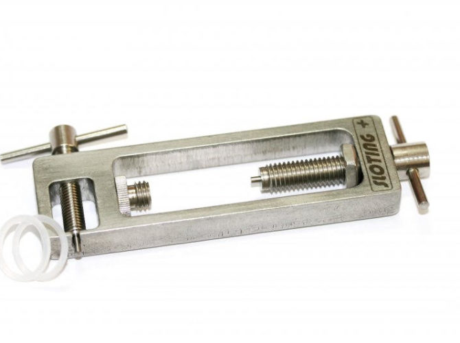 Sloting Plus universal pinion gear press and puller tool.
